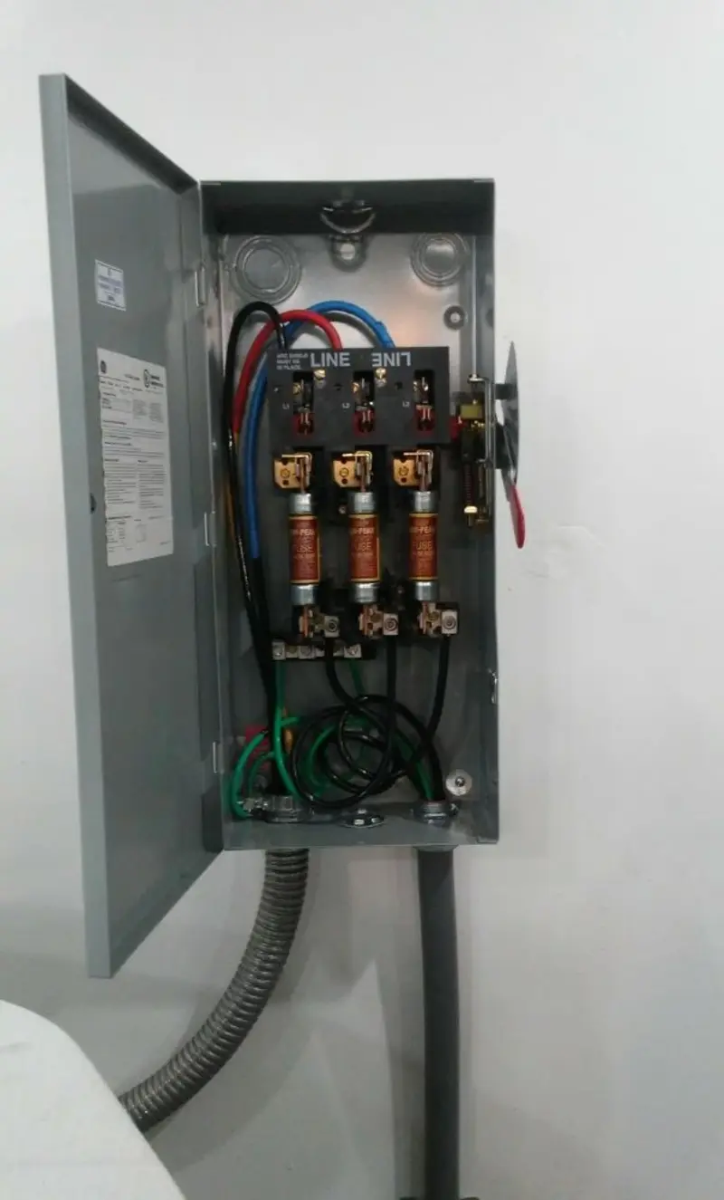 Three-phase disconnect switch installed for Smoke Detector Installation in Sierra Vista